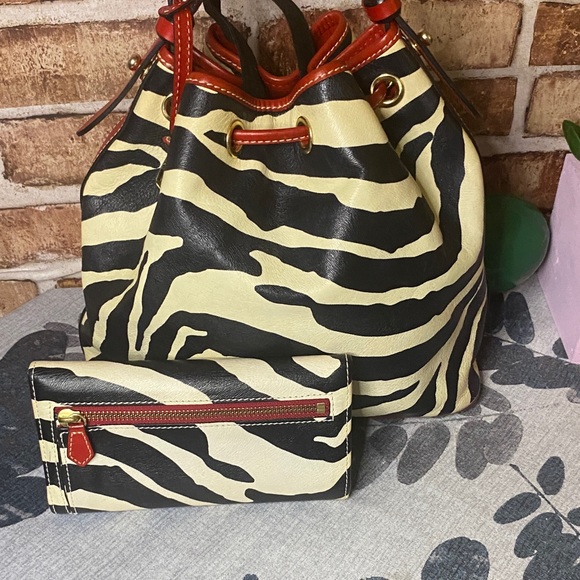Dooney & Bourke Black and Cream Zebra Bucket set - Picture 2 of 2
